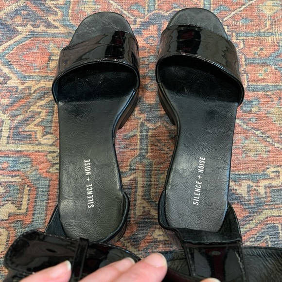 Silence & Noise Platform Sandals - Picture 4 of 10